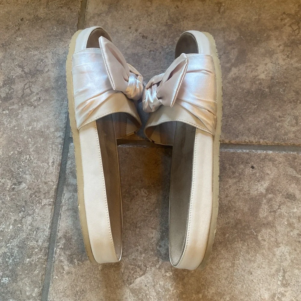 Comfortview. Women's Cream Slide Sandals. Size 10 - Picture 8 of 11